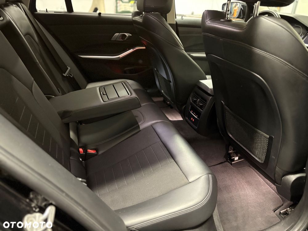 BMW Seria 3 320d Sport Line - 27