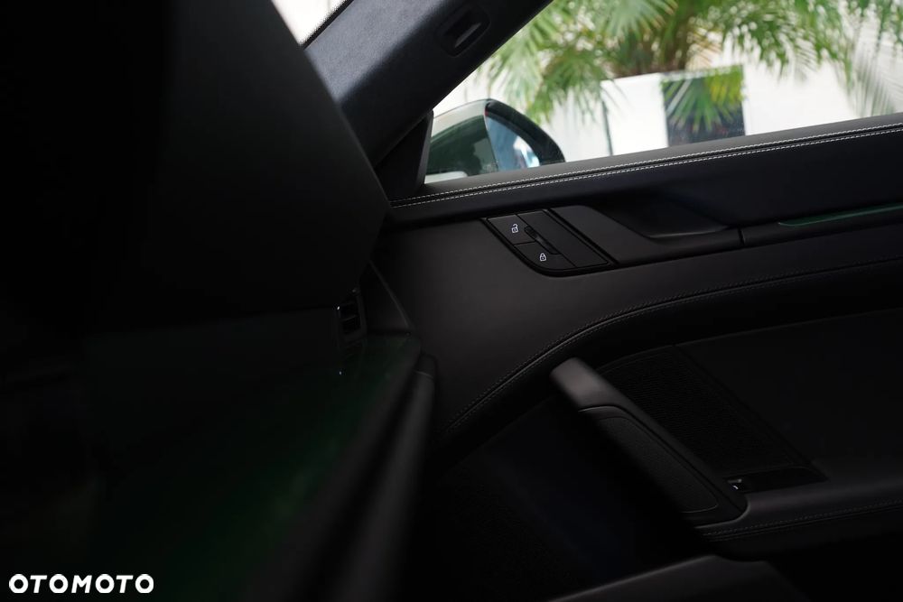 Porsche 911 Carrera 4 GTS - 20