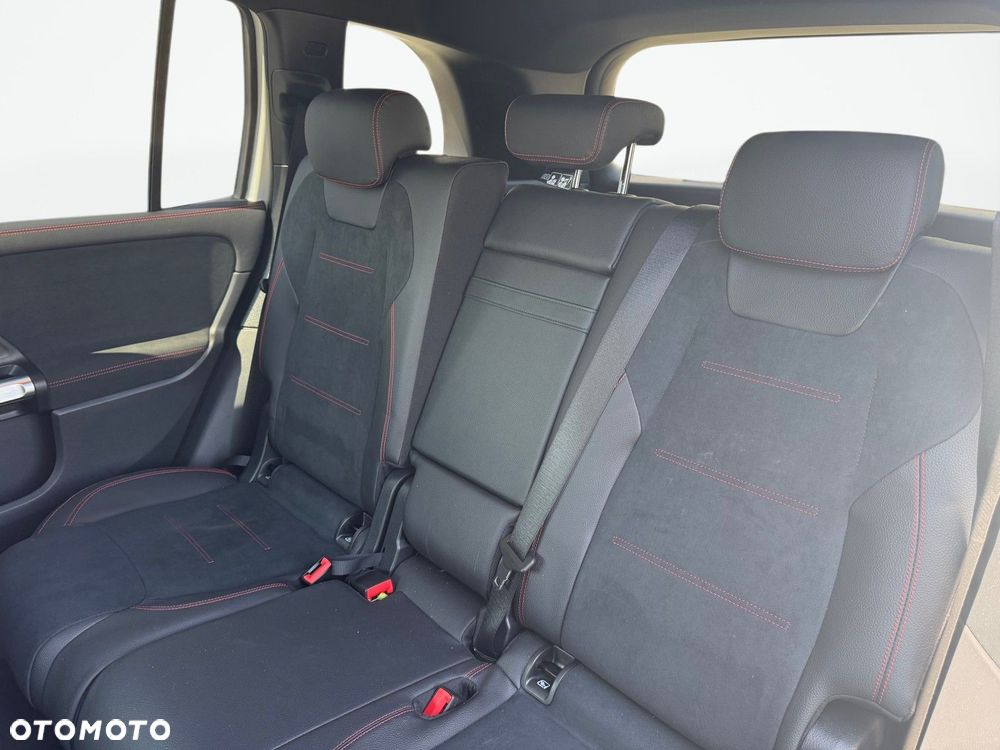 Mercedes-Benz GLB - 13