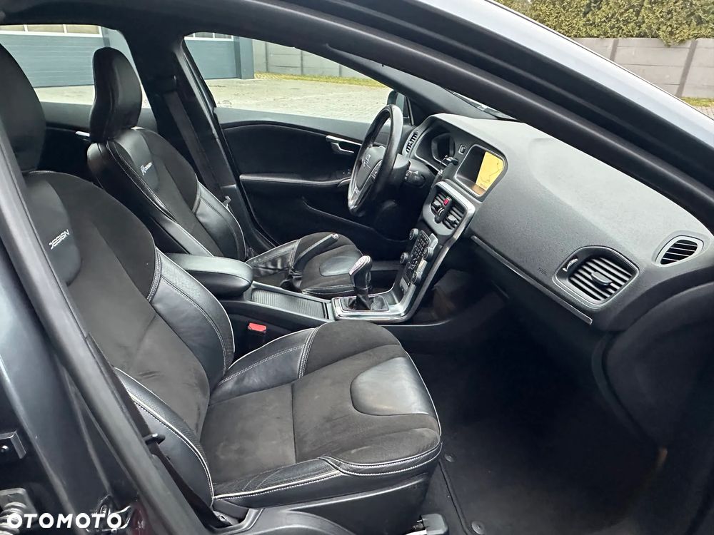 Volvo V40 D2 R Design - 38