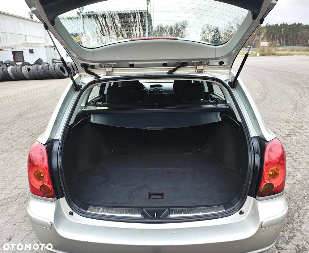 Toyota Avensis 1.8 VVT-i - 14