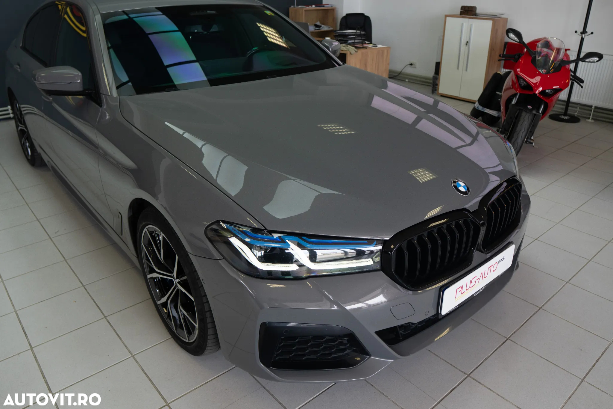 BMW Seria 5 530d xDrive AT MHEV - 4
