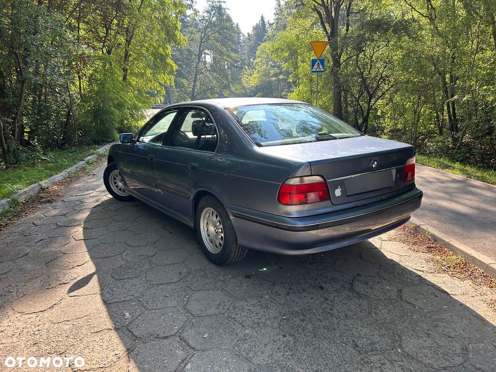 BMW Seria 5 528i - 2