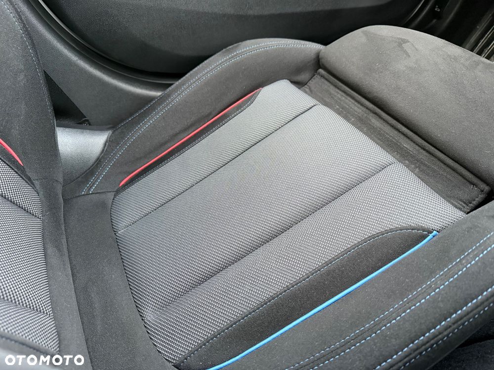 BMW Seria 3 330i xDrive M Sport - 32