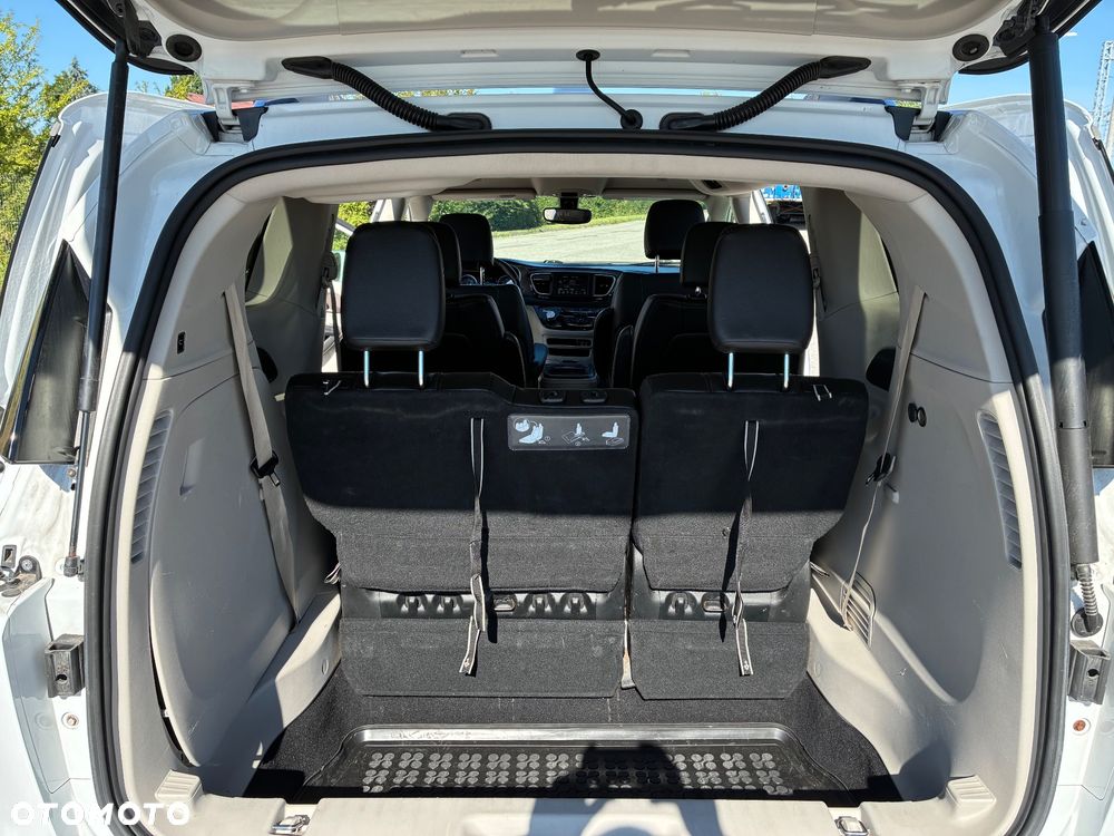 Chrysler Pacifica - 15