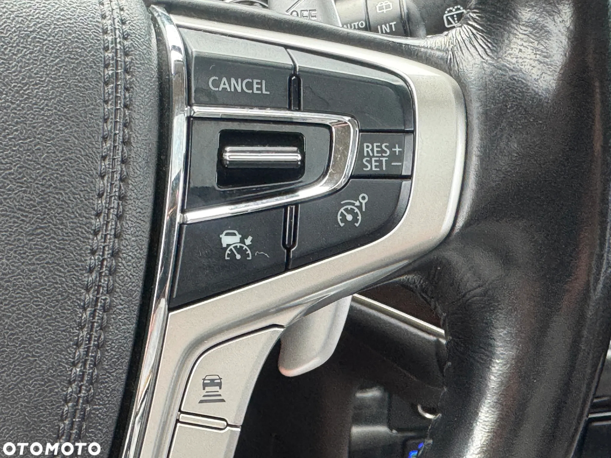 Mitsubishi Outlander PHEV Instyle NAVI + - 18