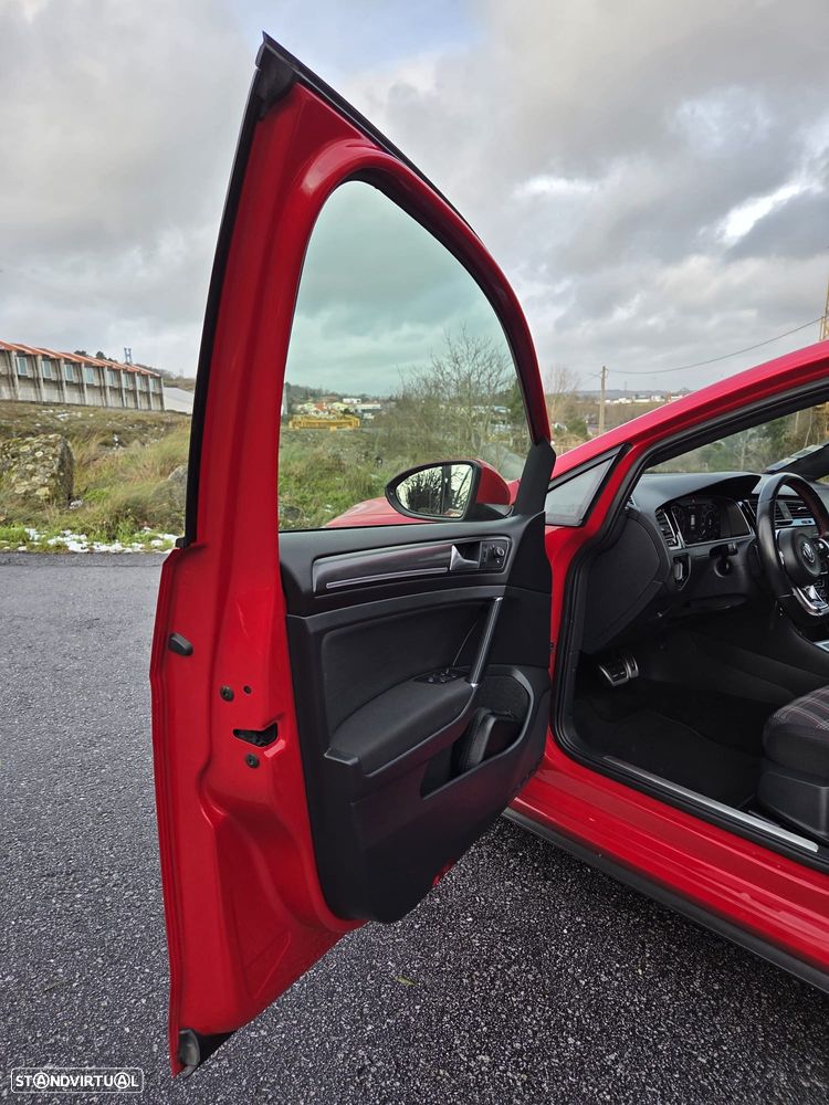 VW Golf GTI 2.0 TSI OPF DSG Performance - 23