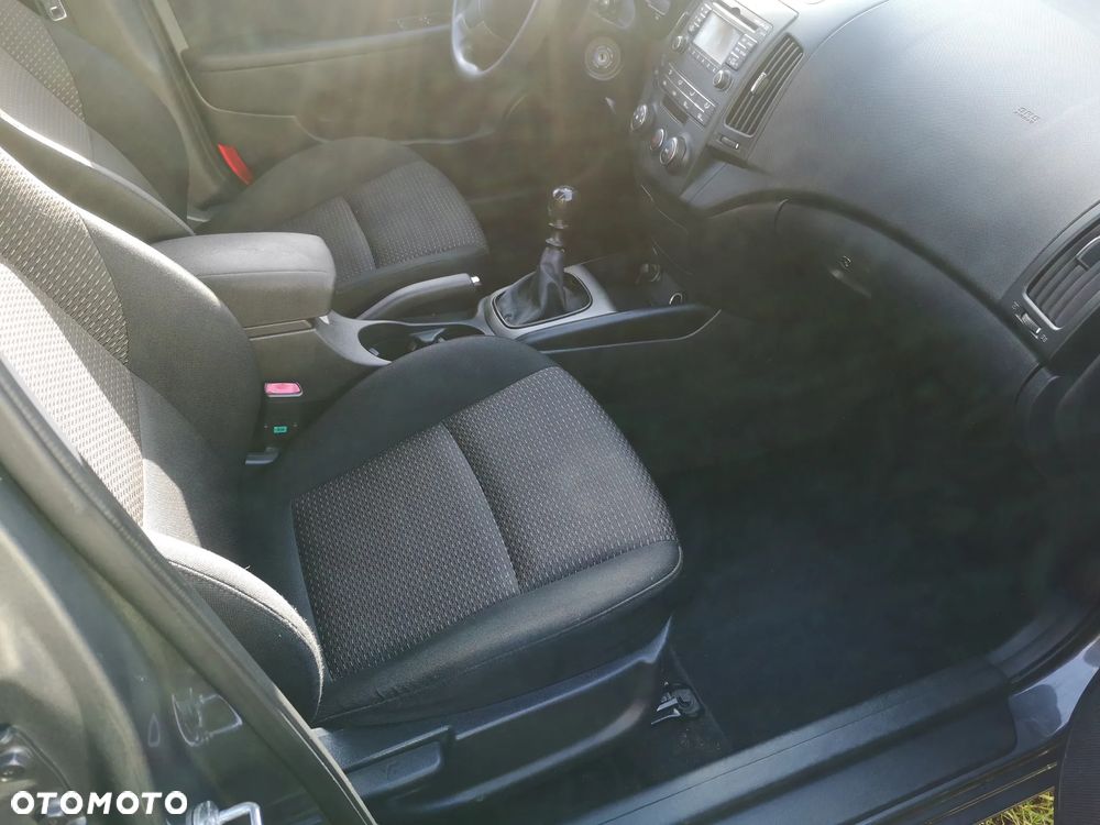 Hyundai i30 ver-1-6-classic - 21