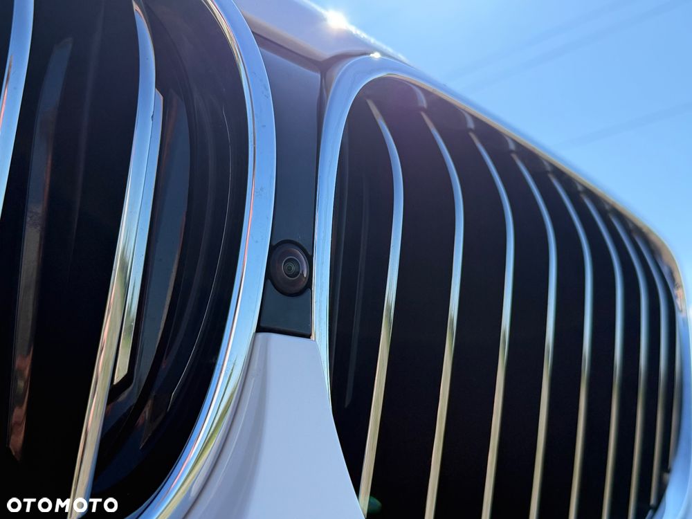 BMW Seria 7 750i xDrive - 28