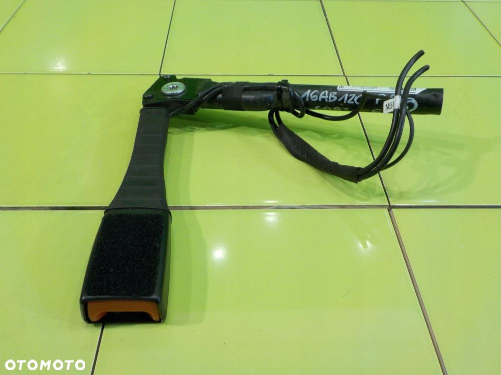 OPEL CORSA E 1.4 B 15r HB 5D napinacz zapinka pasa prawa przod 13427749 - 1