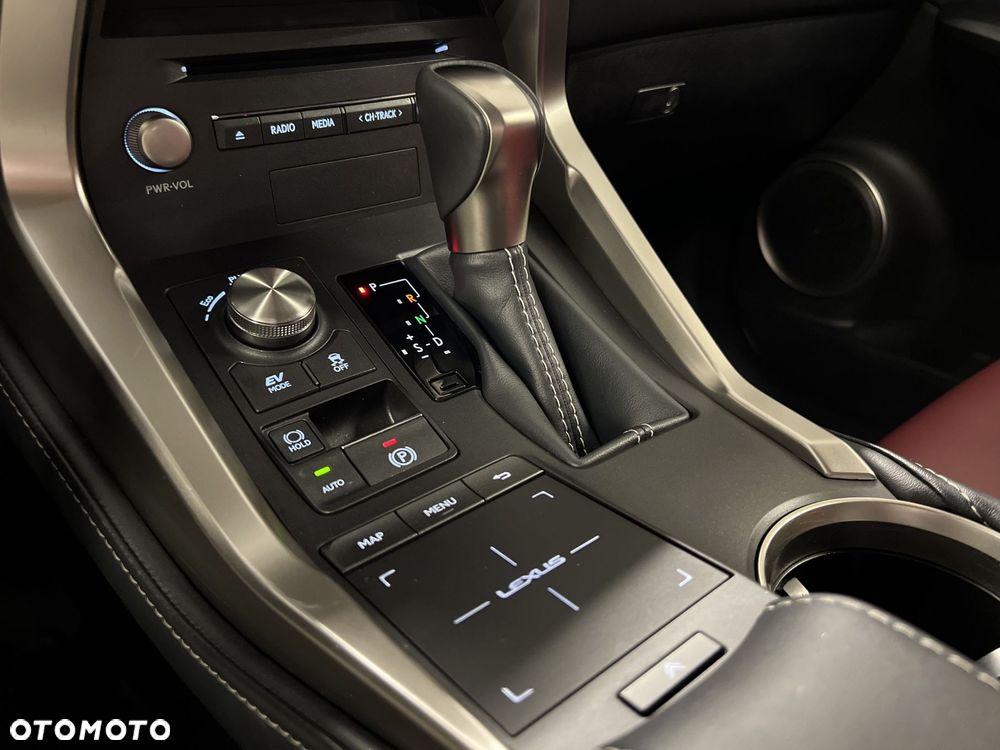 Lexus NX 300h F Impression AWD - 25