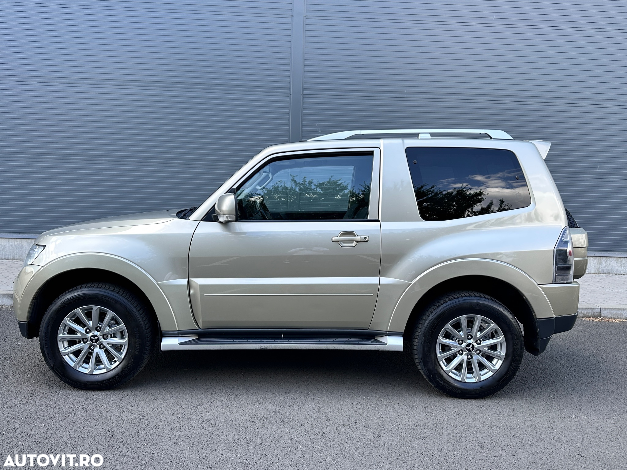 Mitsubishi Pajero 3.2 DI-D Automatik Limited Edition - 14