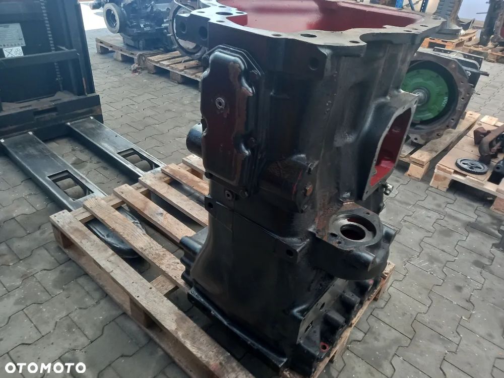 Obudowa skrzyni biegów 304328A1 Case MX100C - 8