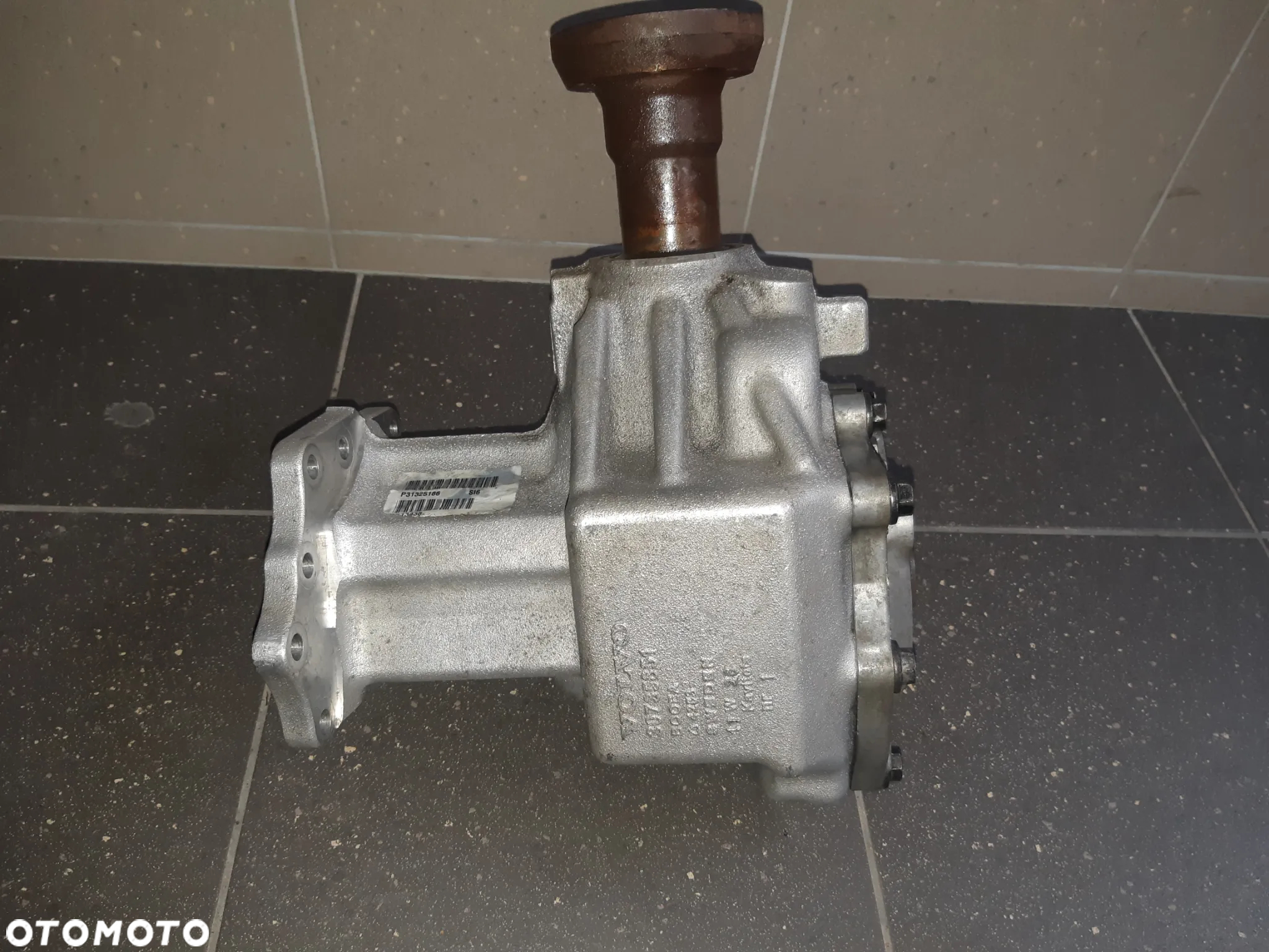 PRZEKŁADNIA KĄTOWA REDUKTOR VOLVO skrzynia rozdzielcza + tuleja3.2B P31325186 30735851 - 6