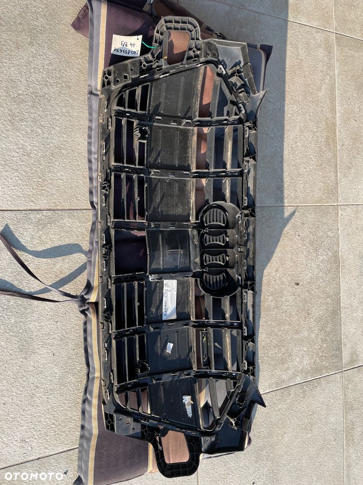 Grill atrapa Audi A4  B9 8W0853651. - 5