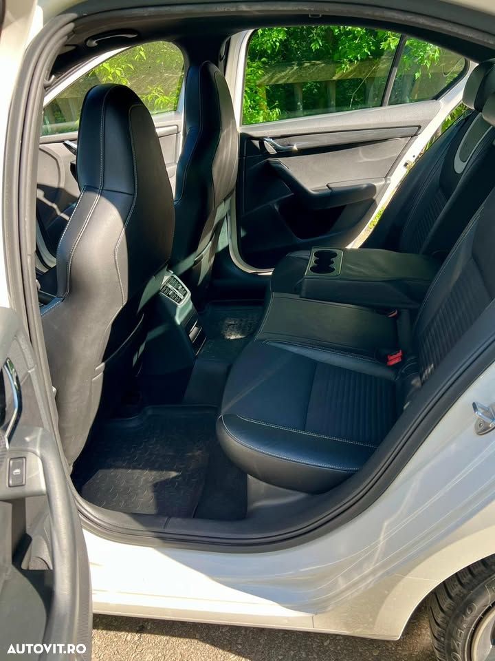 Skoda Octavia 2.0 TDI RS DSG - 9
