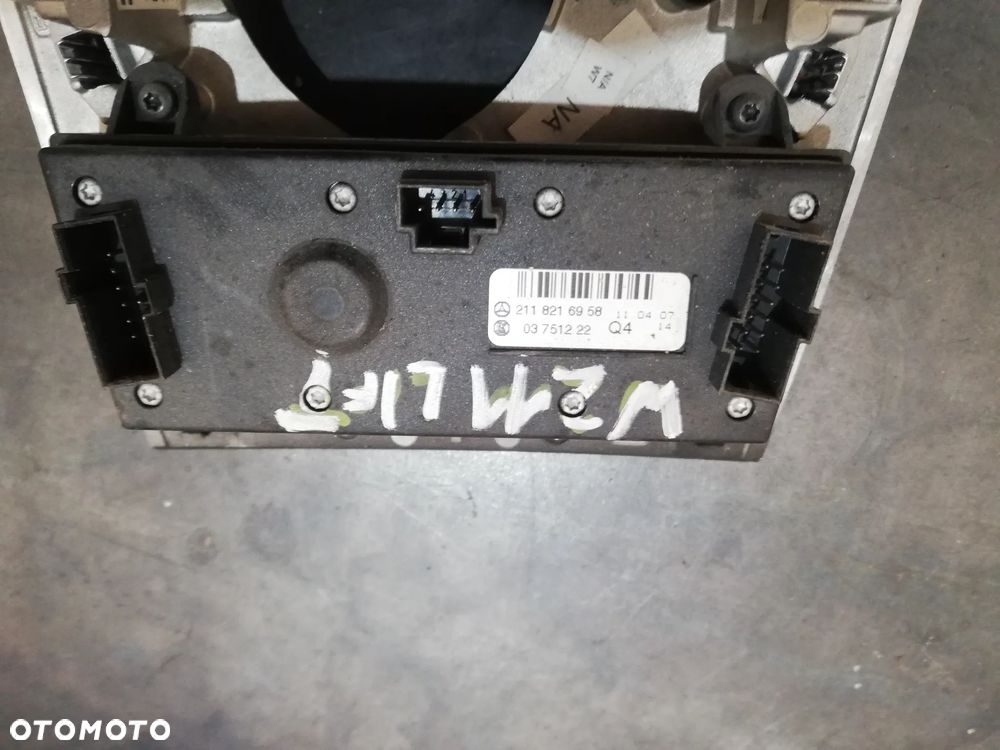 MERCEDES E W211 RAMKA LEWARKA BIEGÓW KONSOLI 02-06 2118216958 - 2