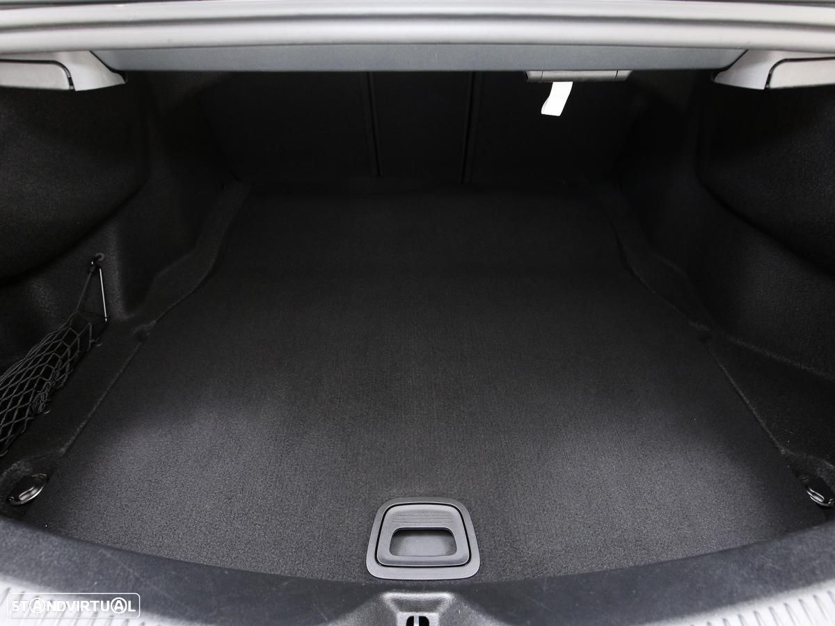 Mercedes-Benz E 220 d AMG Line - 18