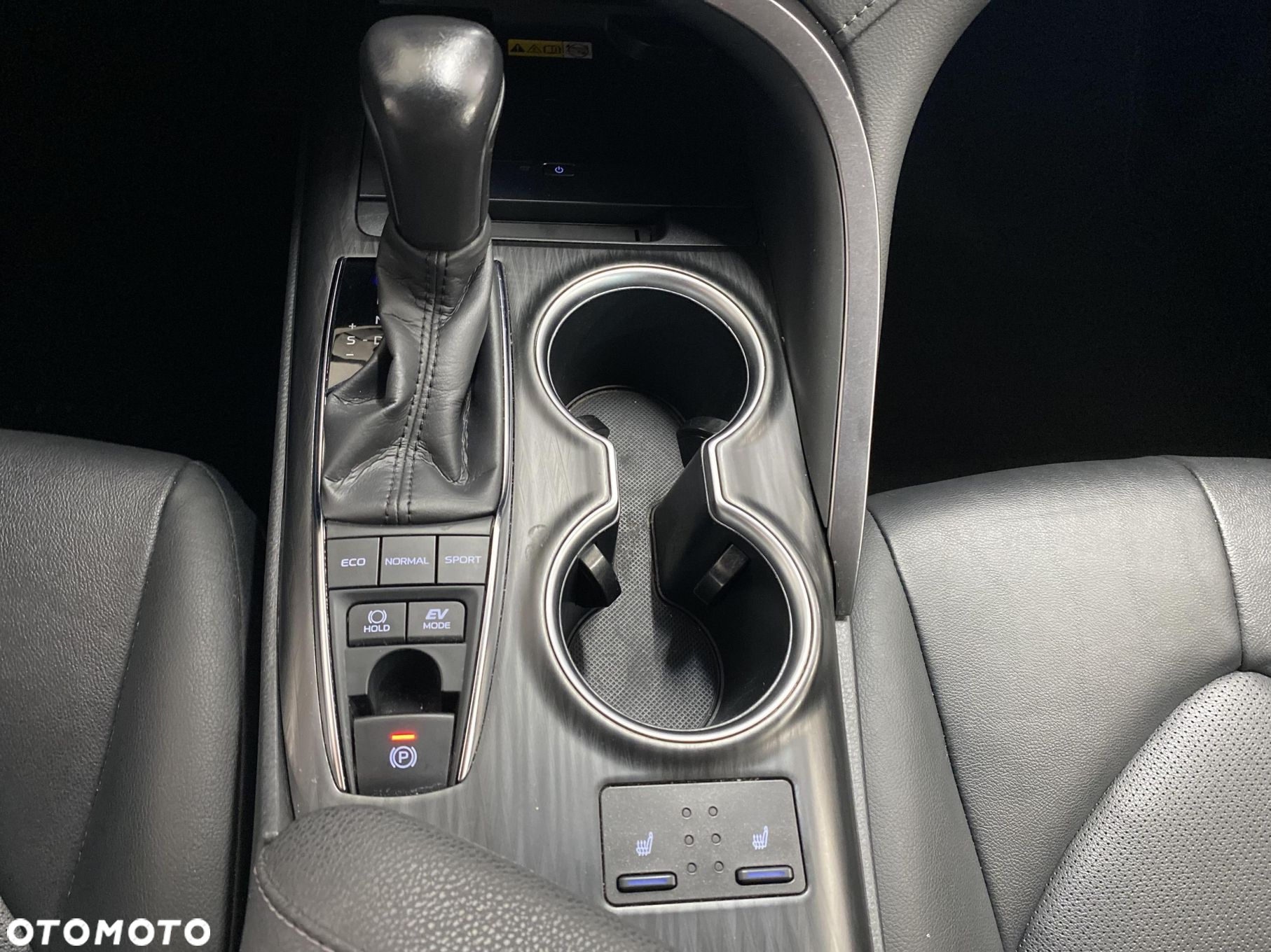 Toyota Camry 2.5 Hybrid Executive CVT - 20