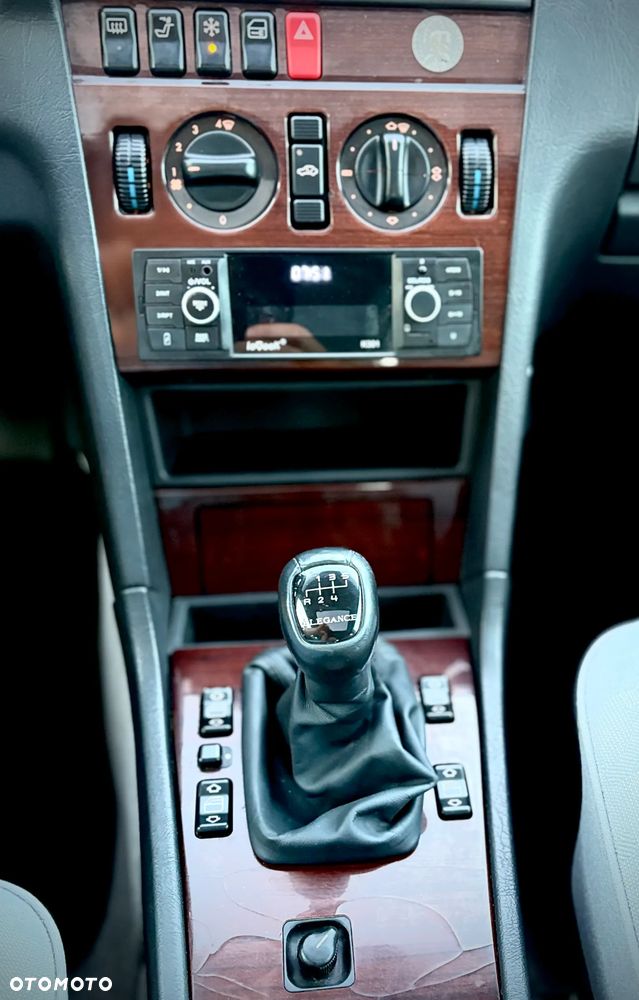 Mercedes-Benz Klasa C 180 T Elegance - 17