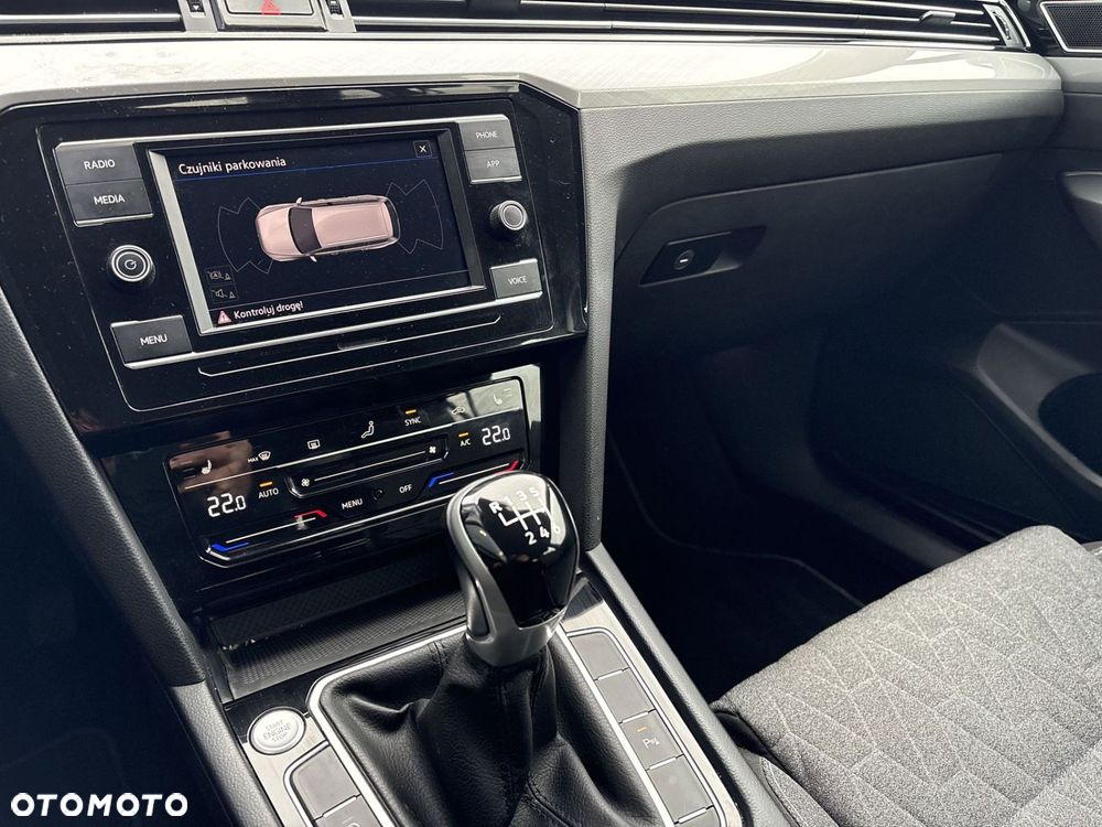 Volkswagen Passat - 20