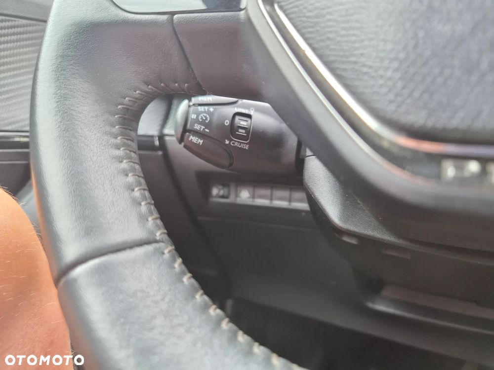 Peugeot 2008 PureTech 130 EAT8 Allure Pack - 20