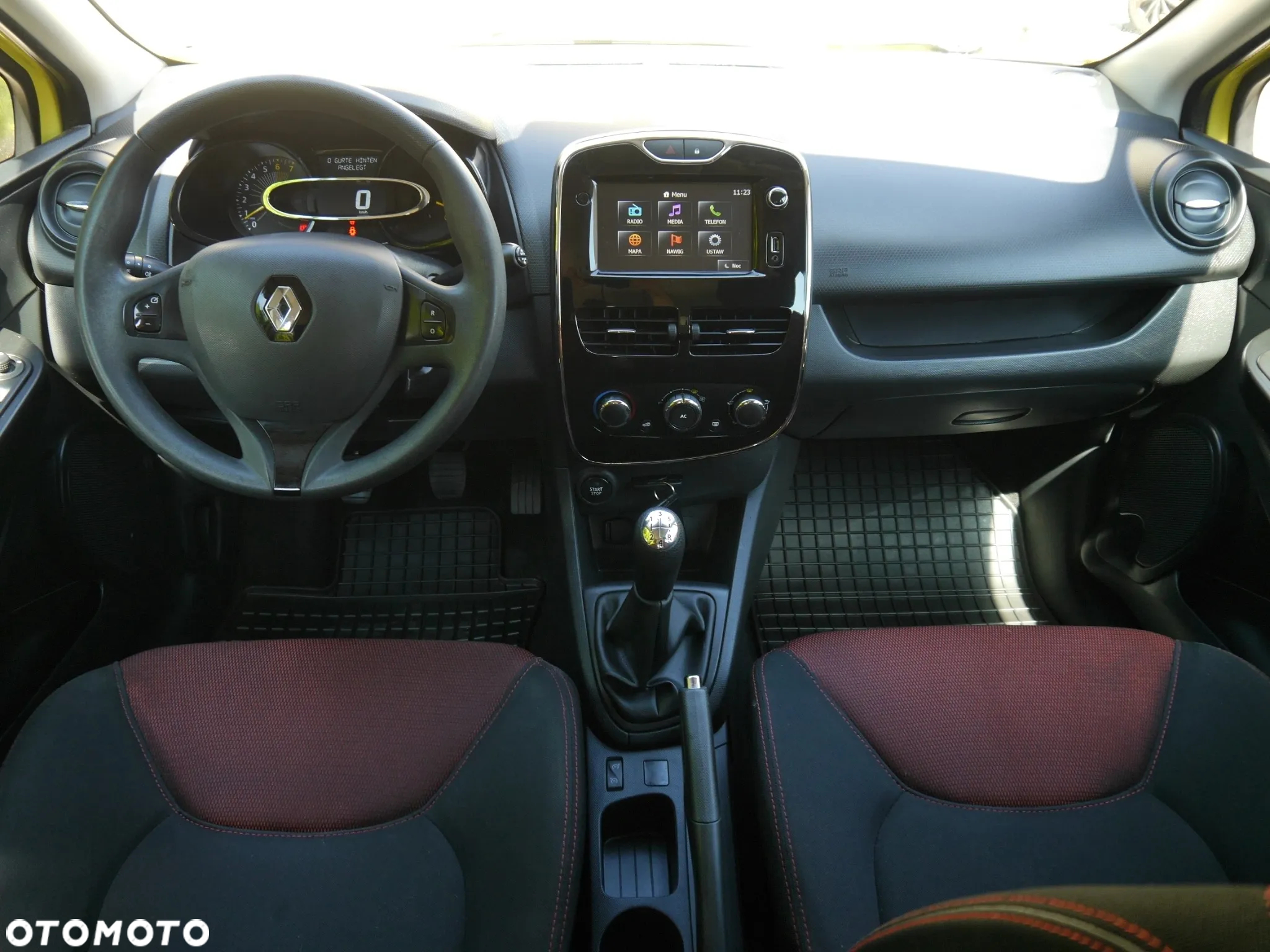 Renault Clio 1.2 16V 75 LIMITED - 14