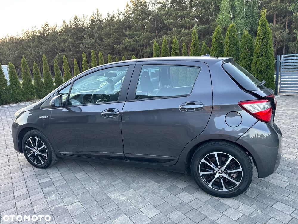 Toyota Yaris Hybrid 100 Premium - 4