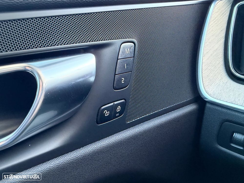 Volvo XC 60 2.0 T6 PHEV Inscription AWD - 23