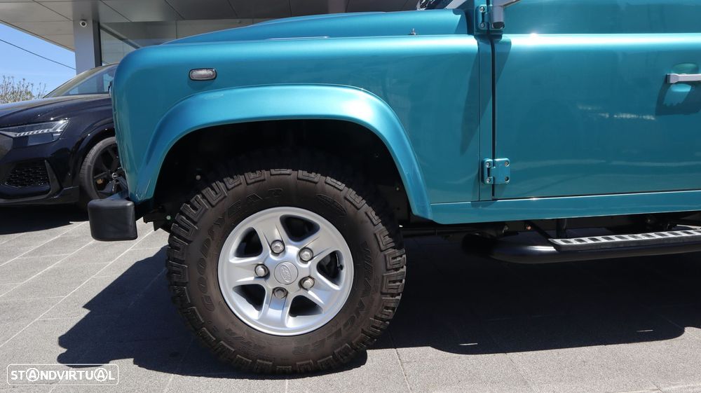 Land Rover Defender - 14