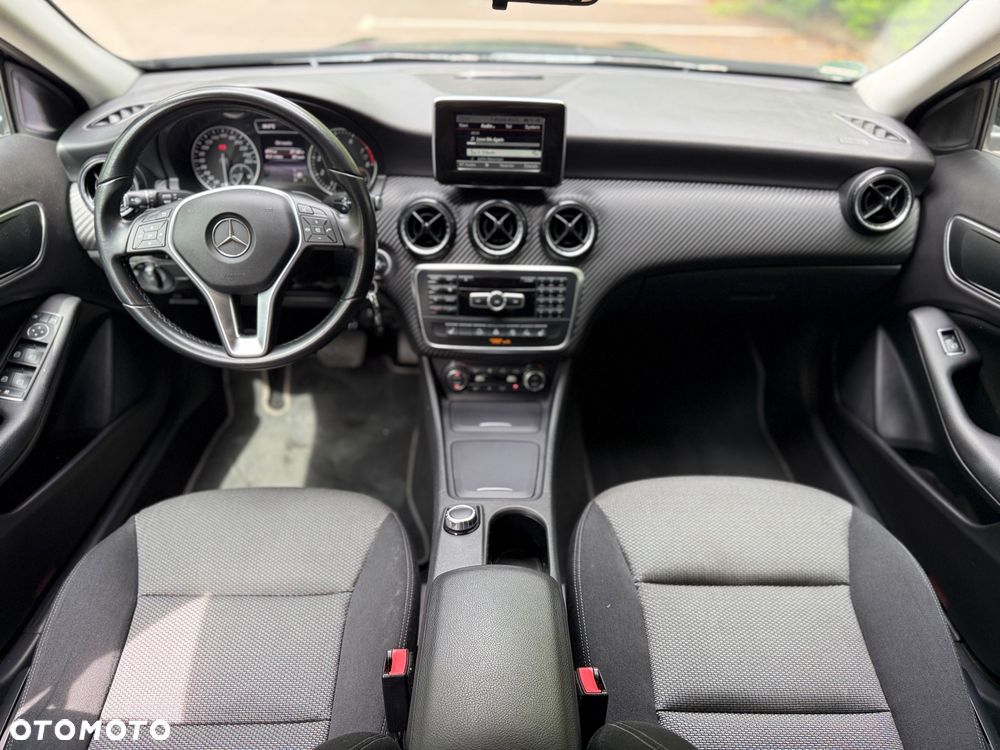 Mercedes-Benz GLA 200 7G-DCT Urban - 28