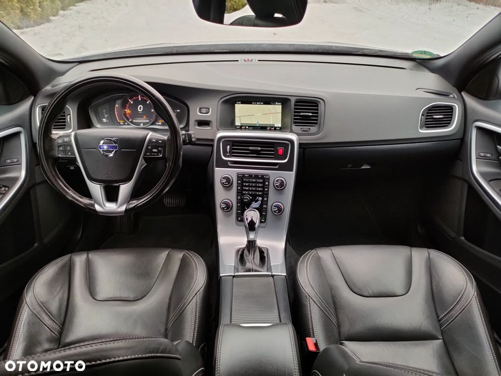 Volvo V60 D4 Geartronic Summum - 24