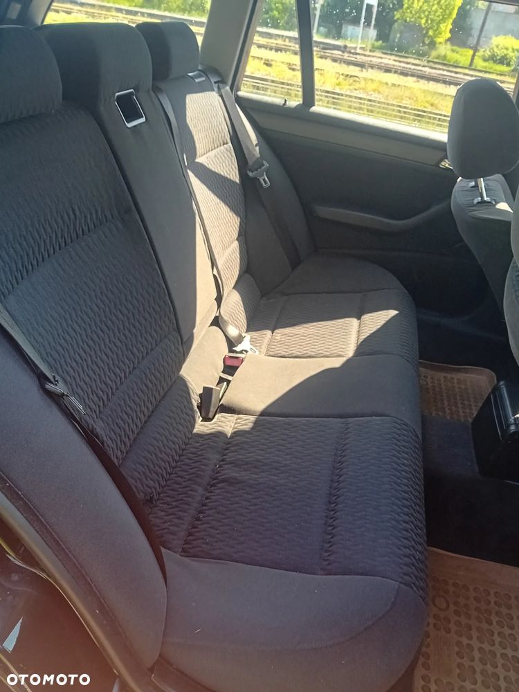 BMW Seria 3 318i - 8