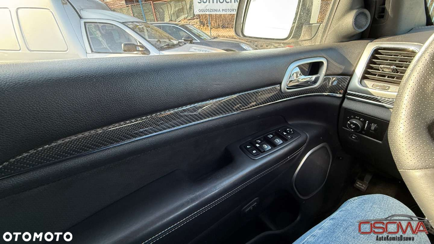 Jeep Grand Cherokee - 24