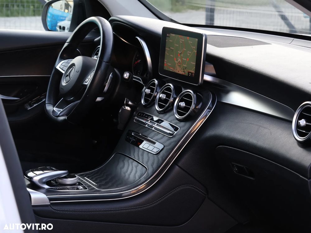 Mercedes-Benz GLC 250 d 4MATIC 9G-TRONIC AMG Line - 24