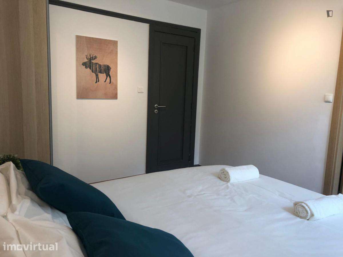 Quarto - localizado em Intendente Lisbon - Grande imagem: 4/12