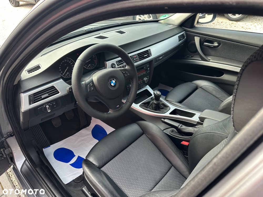 BMW Seria 3 320i Edition Exclusive - 27