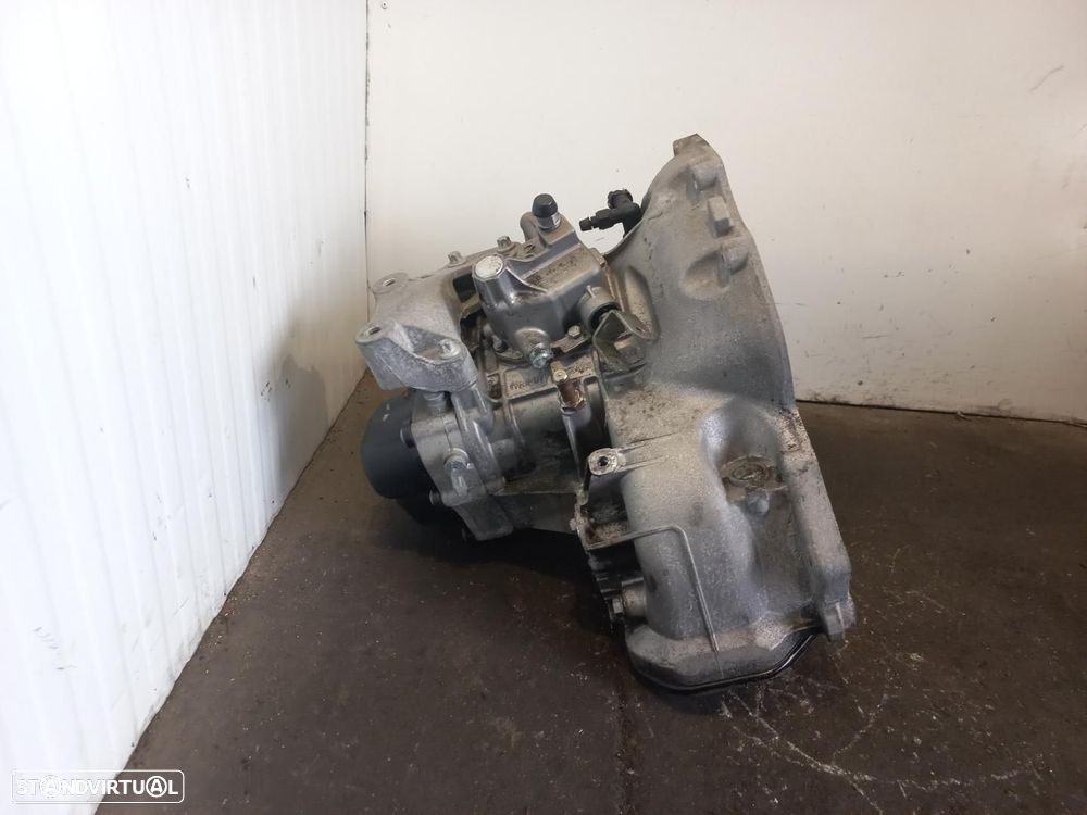 CAIXA DE VELOCIDADES OPEL CORSA D - 1