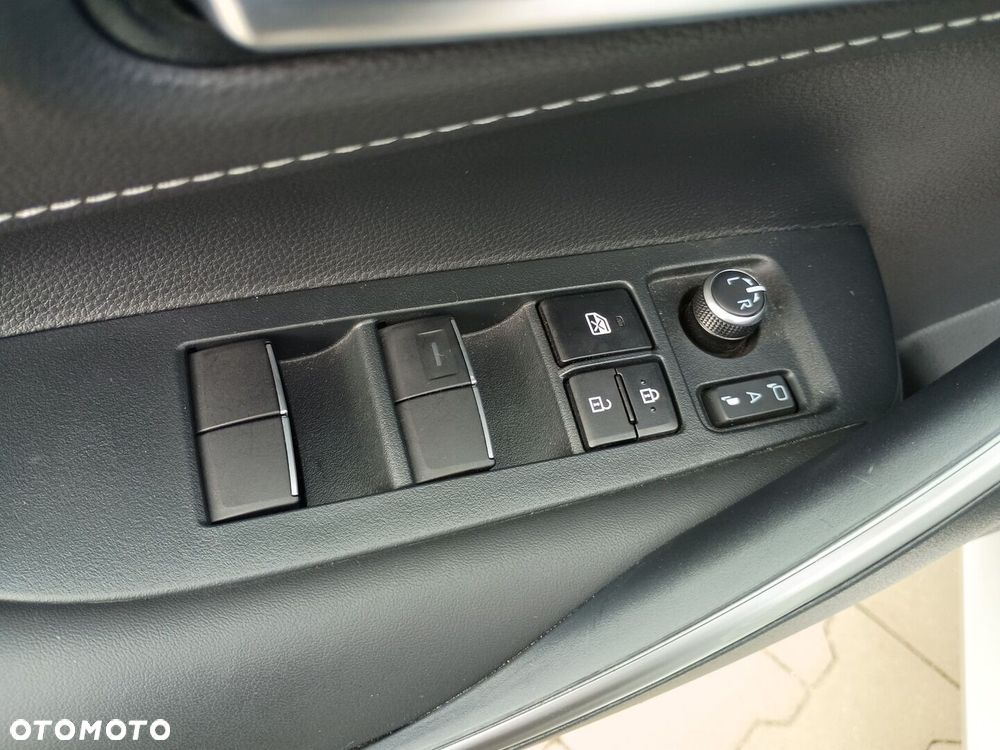 Toyota Corolla 2.0 Hybrid Style - 24