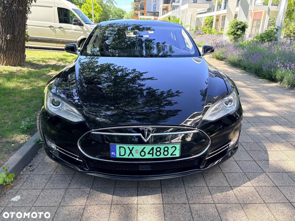 Tesla Model S - 3