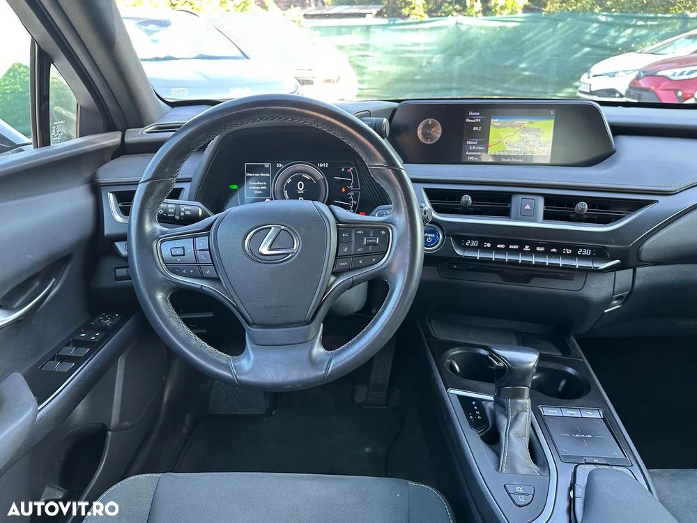 Lexus UX 250h Business Edition - 14