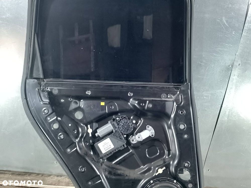 PODNOŚNIK SZYBY LEWY TYŁ Z STELAŻEM VW TOUAREG I    7L6839729A - 2