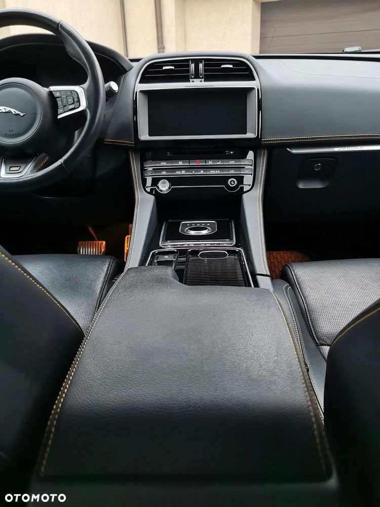 Jaguar F-Pace - 20