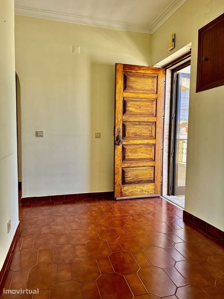 Andar de Moradia T2 | 76 m² | Varanda | Garagem | Porto Salvo - Grande imagem: 4/20