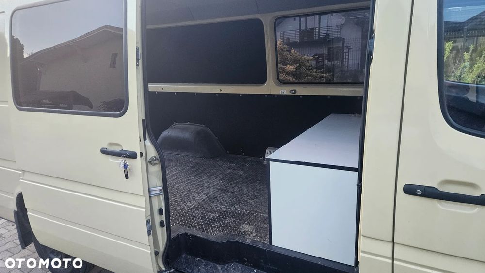 Mercedes-Benz SPRINTER 214 - 4