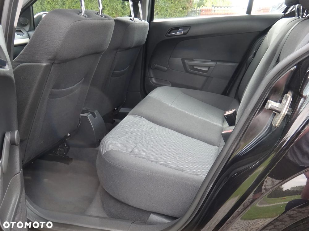 Opel Astra 1.6 Innovation - 32
