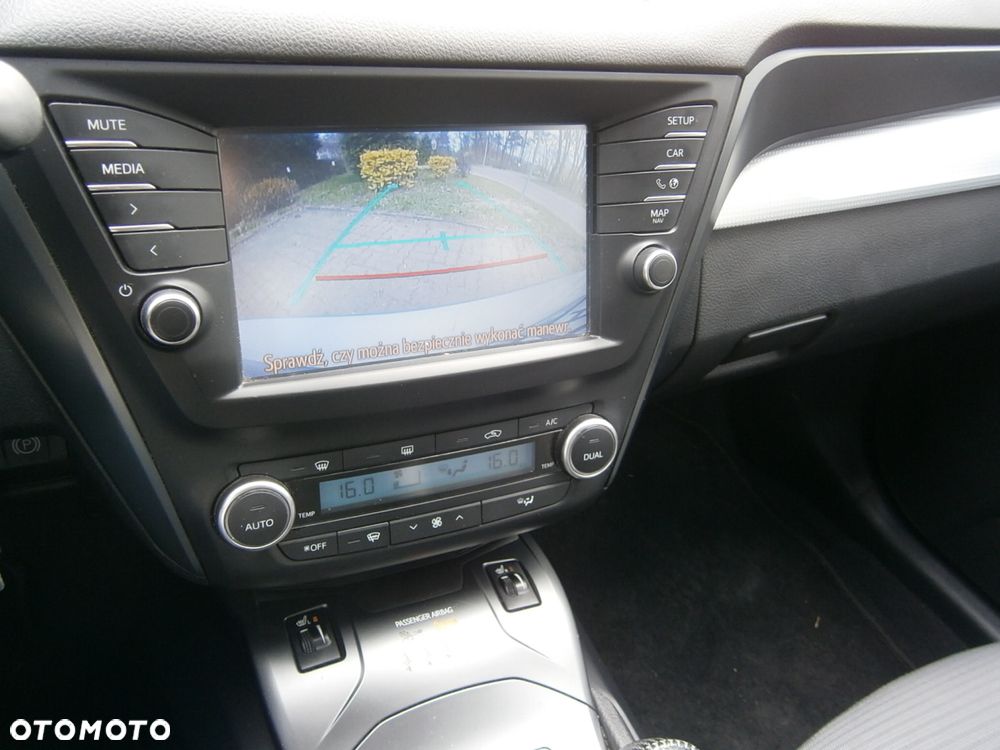 Toyota Avensis 1.8 Sol MS - 13