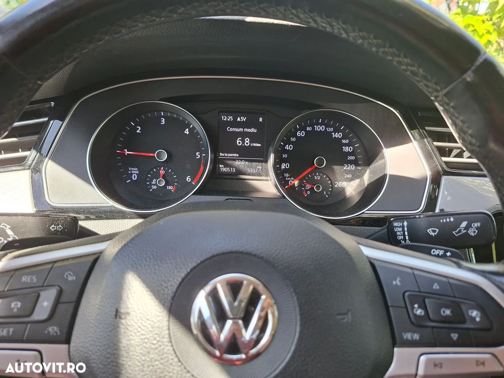 Volkswagen Passat 1.6 TDI SCR DSG Trendline - 30