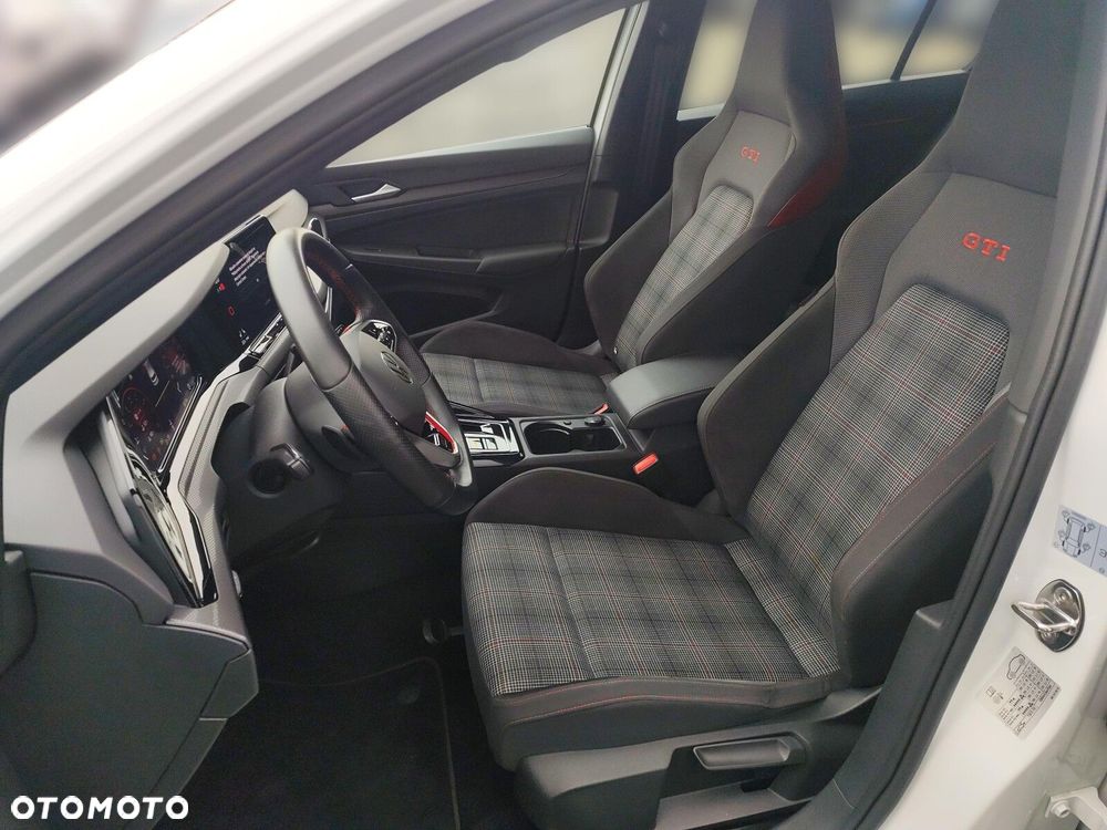 Volkswagen Golf - 11