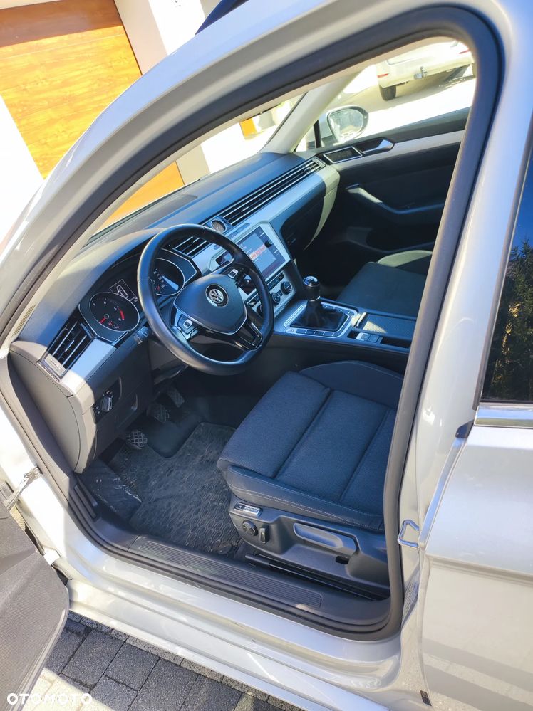 Volkswagen Passat 2.0 TDI SCR Comfortline - 9